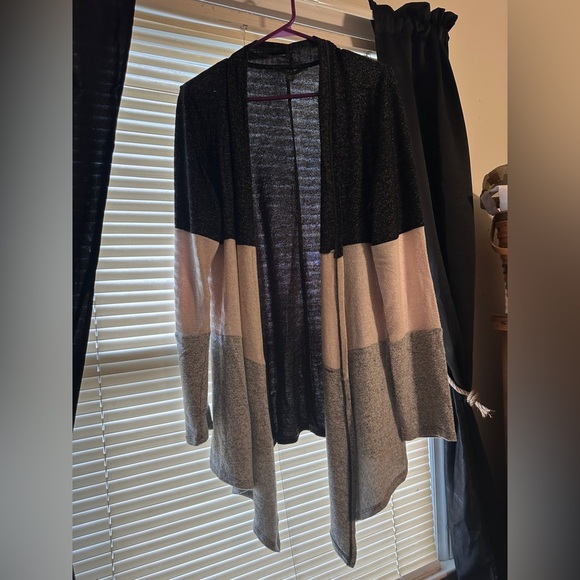 MIX BY 41 HAWTHORN
Abrianna Longsleeve Brushed Knit
Colorblock Cardigan - Picture 1 of 3